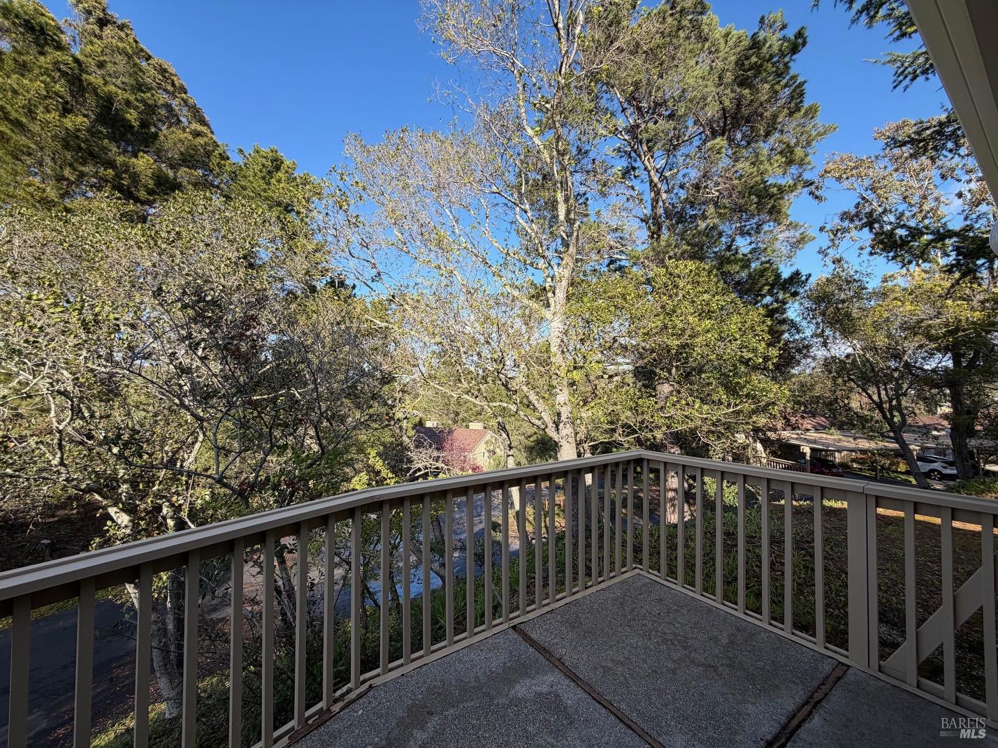 Detail Gallery Image 7 of 36 For 3 Fielding Cir, Mill Valley,  CA 94941 - 2 Beds | 2 Baths