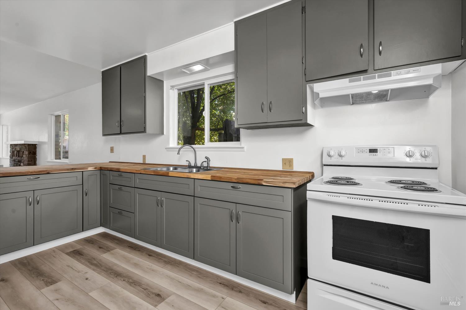 Detail Gallery Image 4 of 20 For 70 Lupoyoma Ave, Lakeport,  CA 95453 - 2 Beds | 1 Baths