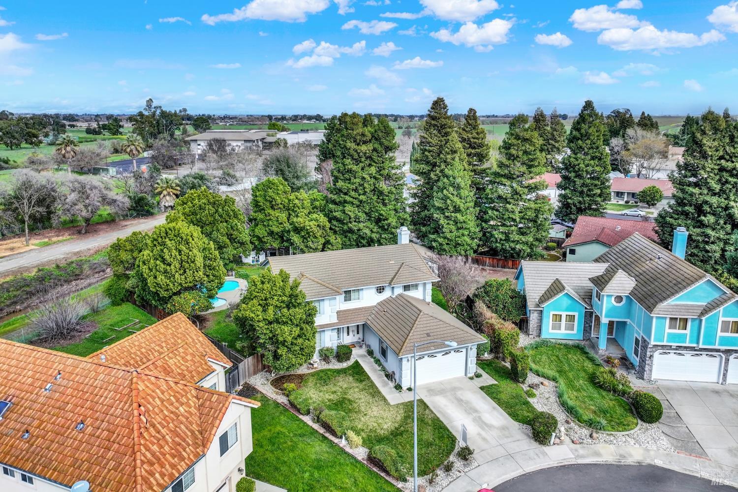 Detail Gallery Image 6 of 61 For 325 Fieldstone Ct, Vacaville,  CA 95687 - 5 Beds | 3 Baths