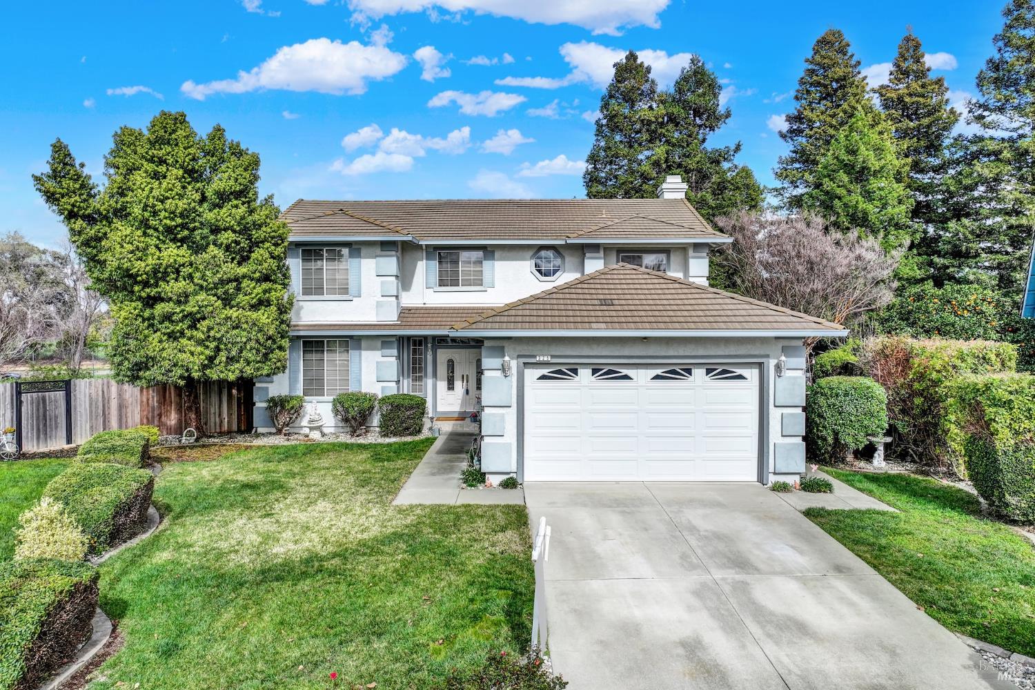 Detail Gallery Image 3 of 61 For 325 Fieldstone Ct, Vacaville,  CA 95687 - 5 Beds | 3 Baths