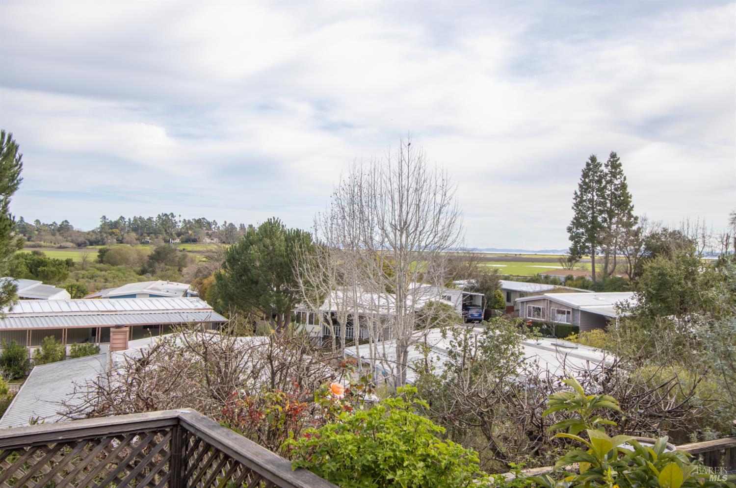 Detail Gallery Image 20 of 29 For 9 Fallen Leaf Way, Novato,  CA 94949 - 2 Beds | 2 Baths