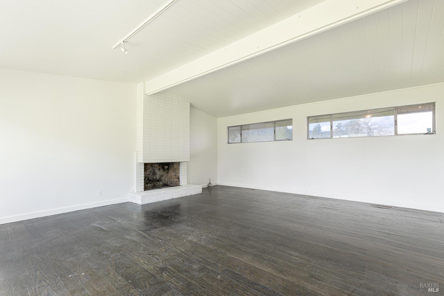 Detail Gallery Image 9 of 36 For 1150 Sobre Vista Rd, Sonoma,  CA 95476 - 2 Beds | 1/1 Baths