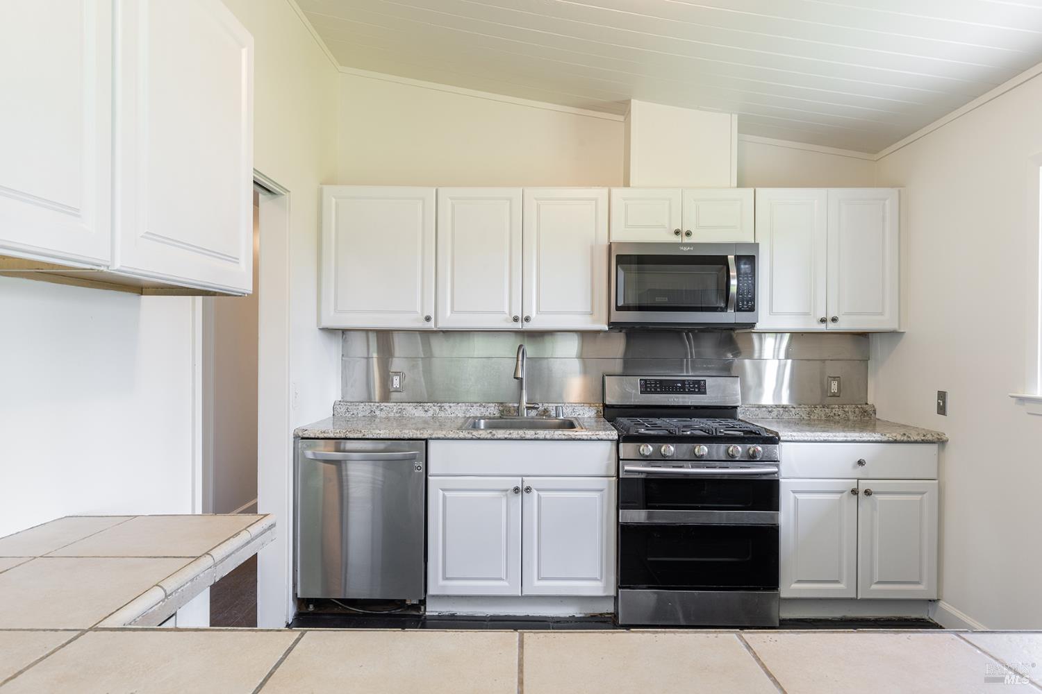 Detail Gallery Image 12 of 36 For 1150 Sobre Vista Rd, Sonoma,  CA 95476 - 2 Beds | 1/1 Baths