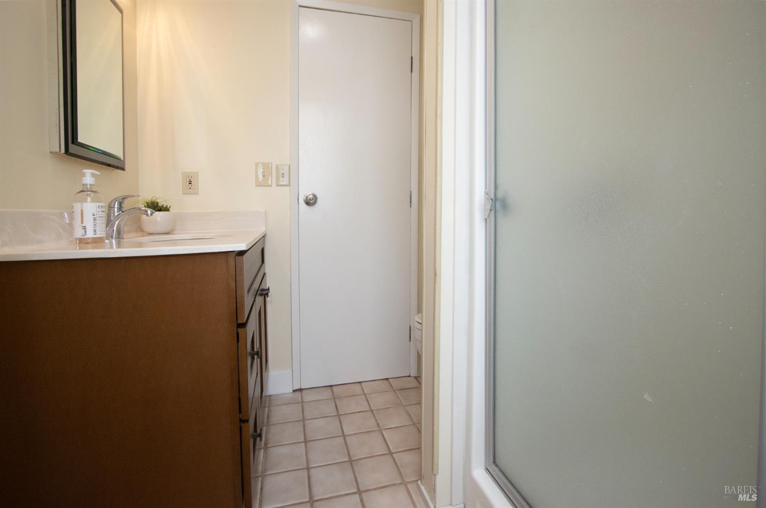 Detail Gallery Image 12 of 29 For 9 Fallen Leaf Way, Novato,  CA 94949 - 2 Beds | 2 Baths