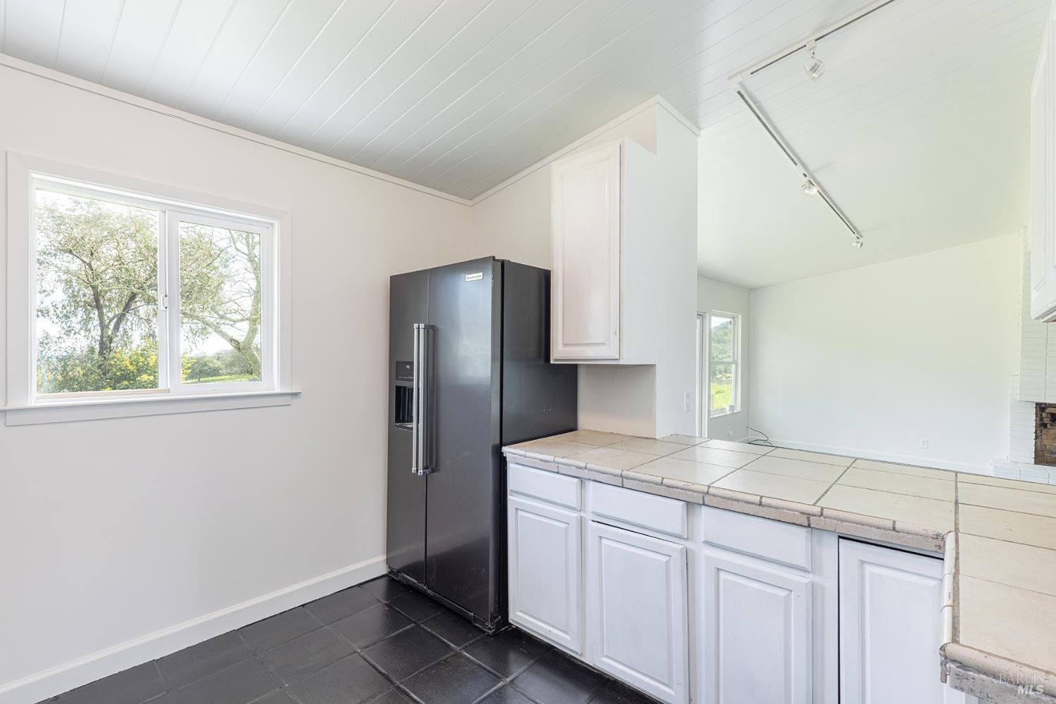 Detail Gallery Image 14 of 36 For 1150 Sobre Vista Rd, Sonoma,  CA 95476 - 2 Beds | 1/1 Baths