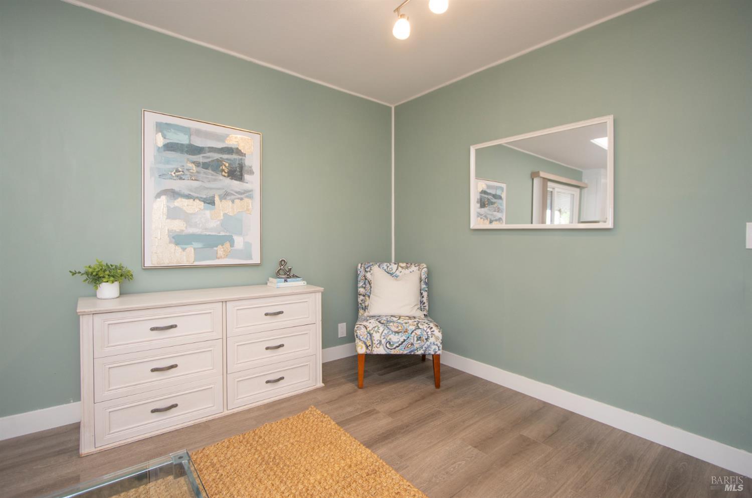 Detail Gallery Image 13 of 29 For 9 Fallen Leaf Way, Novato,  CA 94949 - 2 Beds | 2 Baths