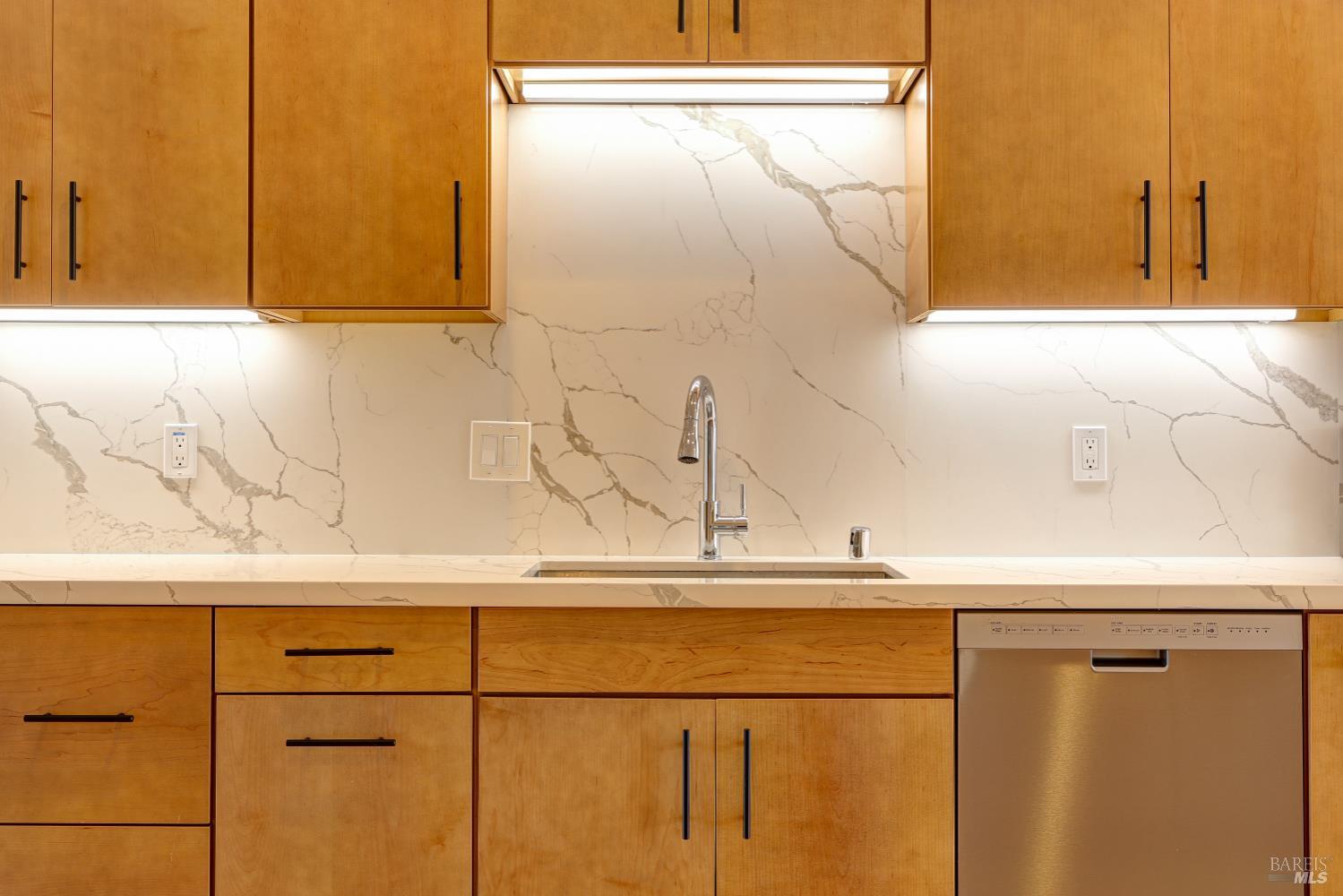 Detail Gallery Image 8 of 42 For 6033 Shelter Bay Ave, Mill Valley,  CA 94941 - 2 Beds | 2/1 Baths