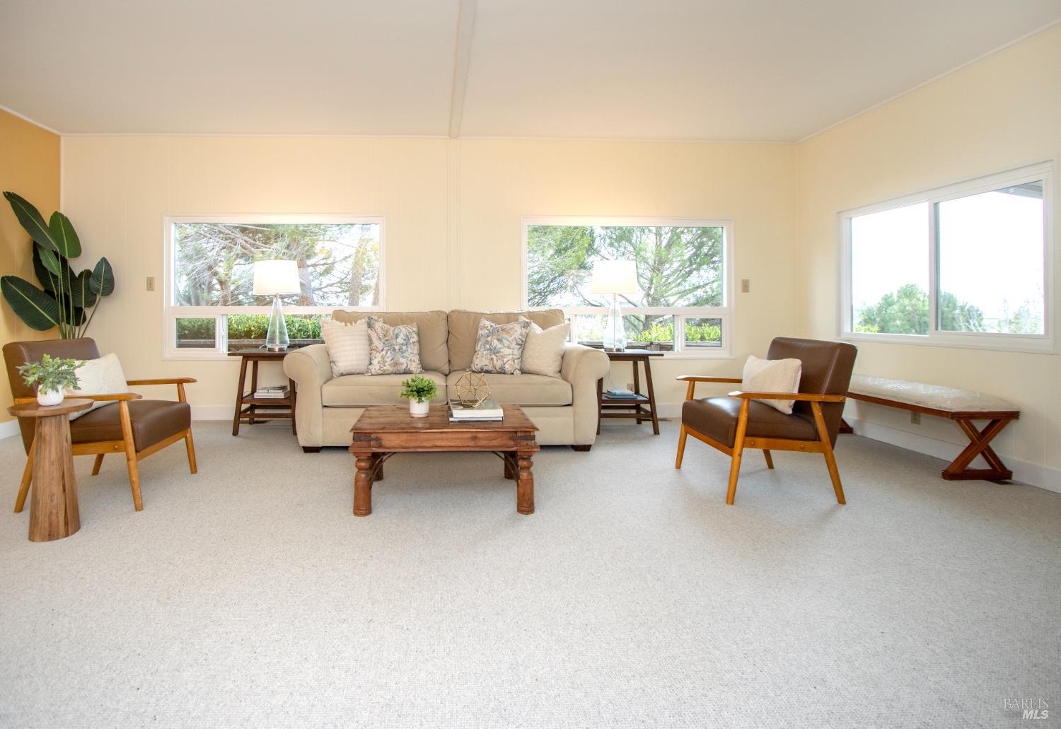 Detail Gallery Image 3 of 29 For 9 Fallen Leaf Way, Novato,  CA 94949 - 2 Beds | 2 Baths