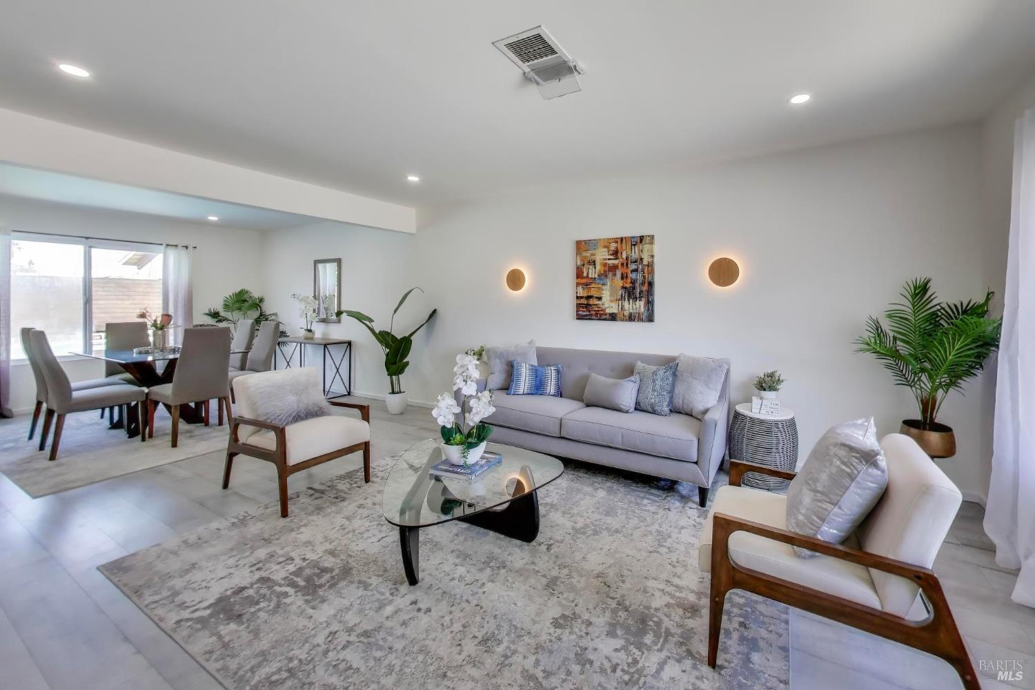 Detail Gallery Image 5 of 39 For 1210 Humphrey Dr, Suisun City,  CA 94585 - 4 Beds | 2/1 Baths