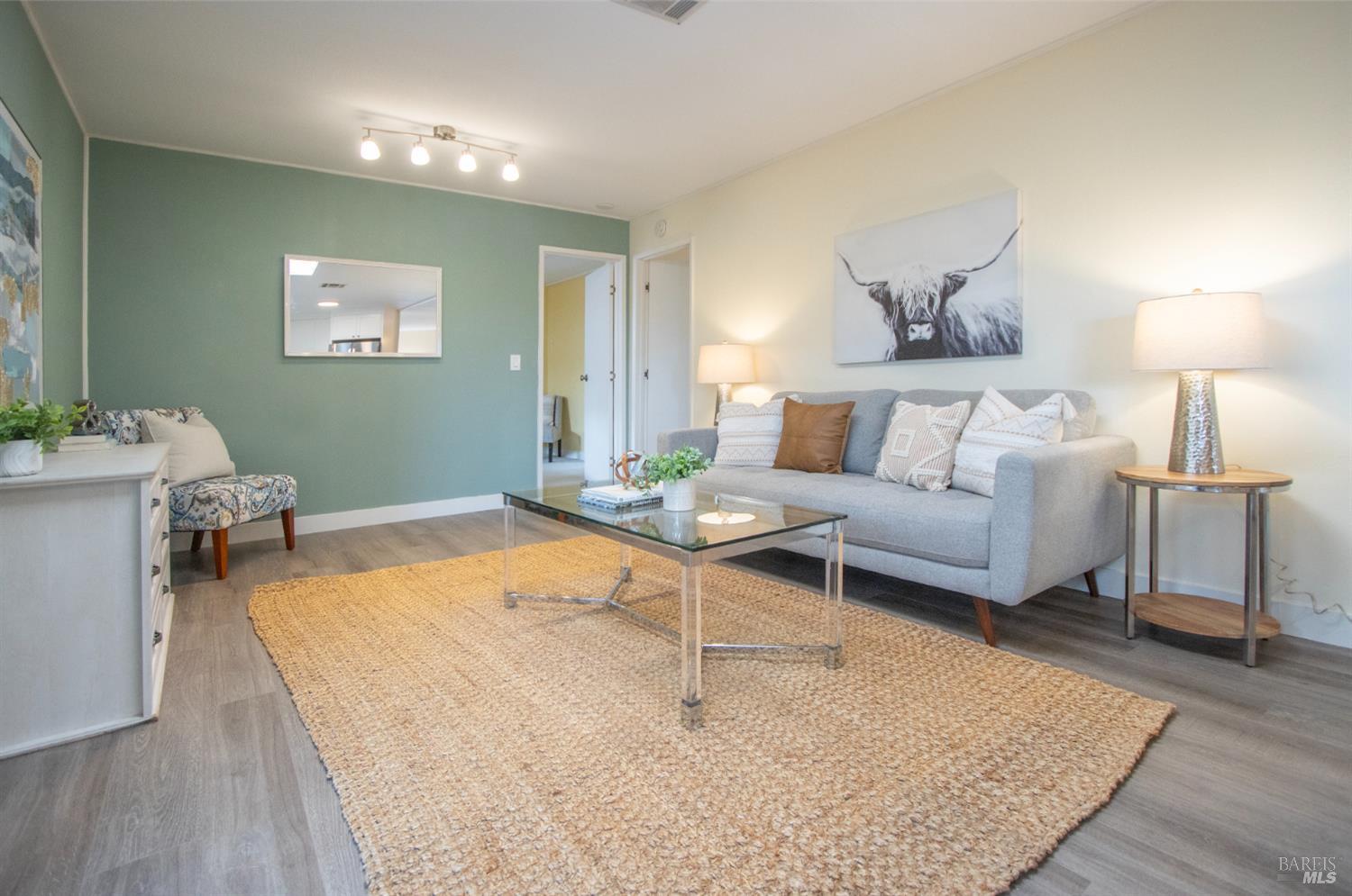 Detail Gallery Image 9 of 29 For 9 Fallen Leaf Way, Novato,  CA 94949 - 2 Beds | 2 Baths