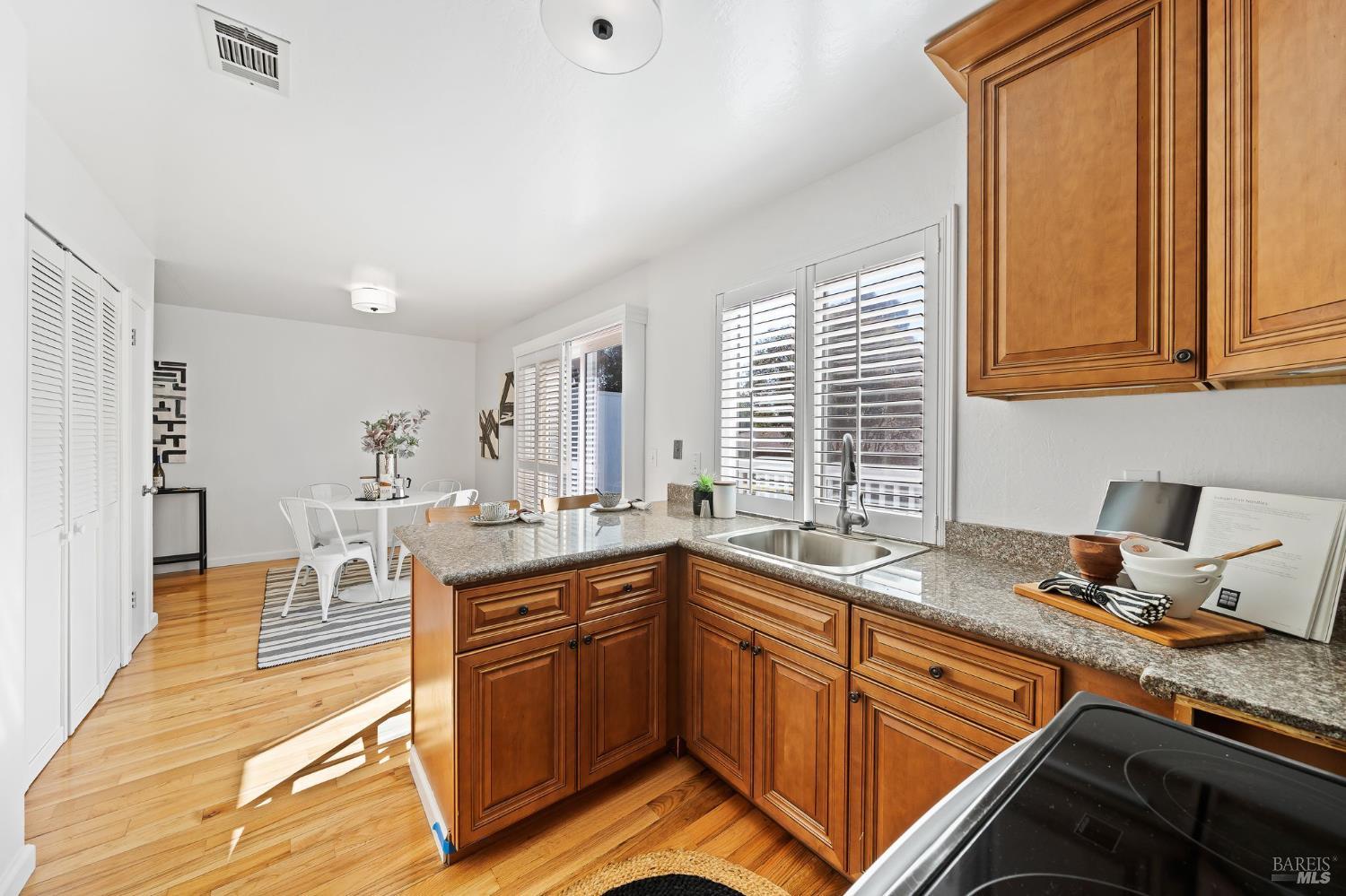 Detail Gallery Image 10 of 24 For 138 Warwick Dr #77,  Benicia,  CA 94510 - 3 Beds | 1/1 Baths