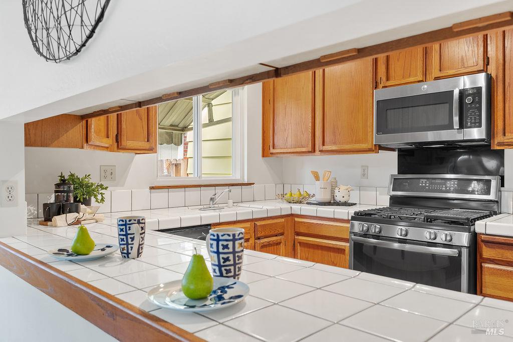 Detail Gallery Image 10 of 38 For 520 Raymond Dr, Benicia,  CA 94510 - 3 Beds | 1 Baths