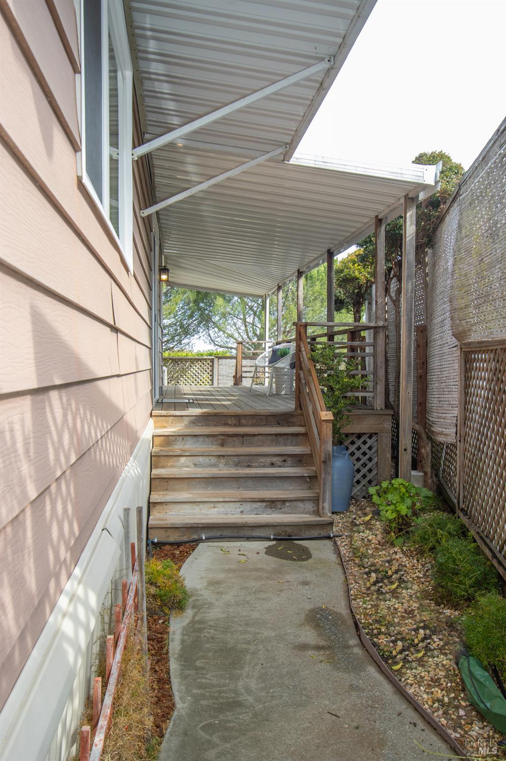 Detail Gallery Image 25 of 29 For 9 Fallen Leaf Way, Novato,  CA 94949 - 2 Beds | 2 Baths