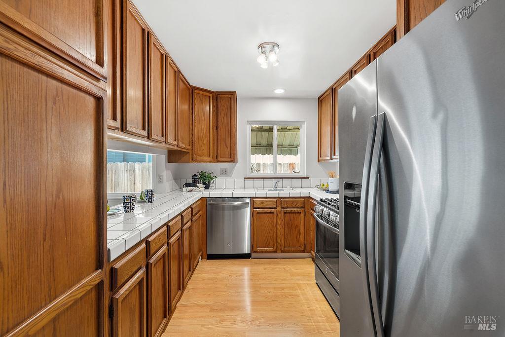 Detail Gallery Image 6 of 38 For 520 Raymond Dr, Benicia,  CA 94510 - 3 Beds | 1 Baths