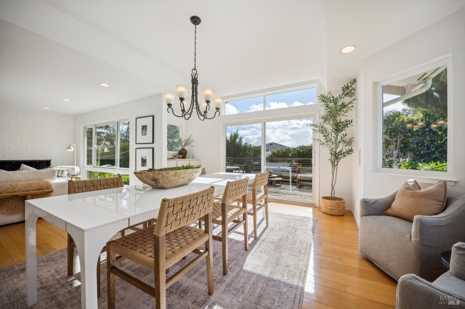 Detail Gallery Image 13 of 67 For 3 Longfellow Rd, Mill Valley,  CA 94941 - 4 Beds | 3 Baths