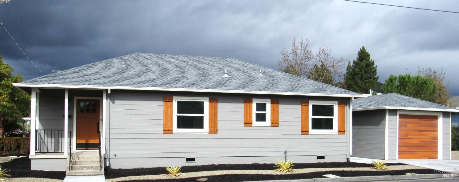 Detail Gallery Image 2 of 27 For 196 Church St, Sonoma,  CA 95476 - 2 Beds | 1 Baths