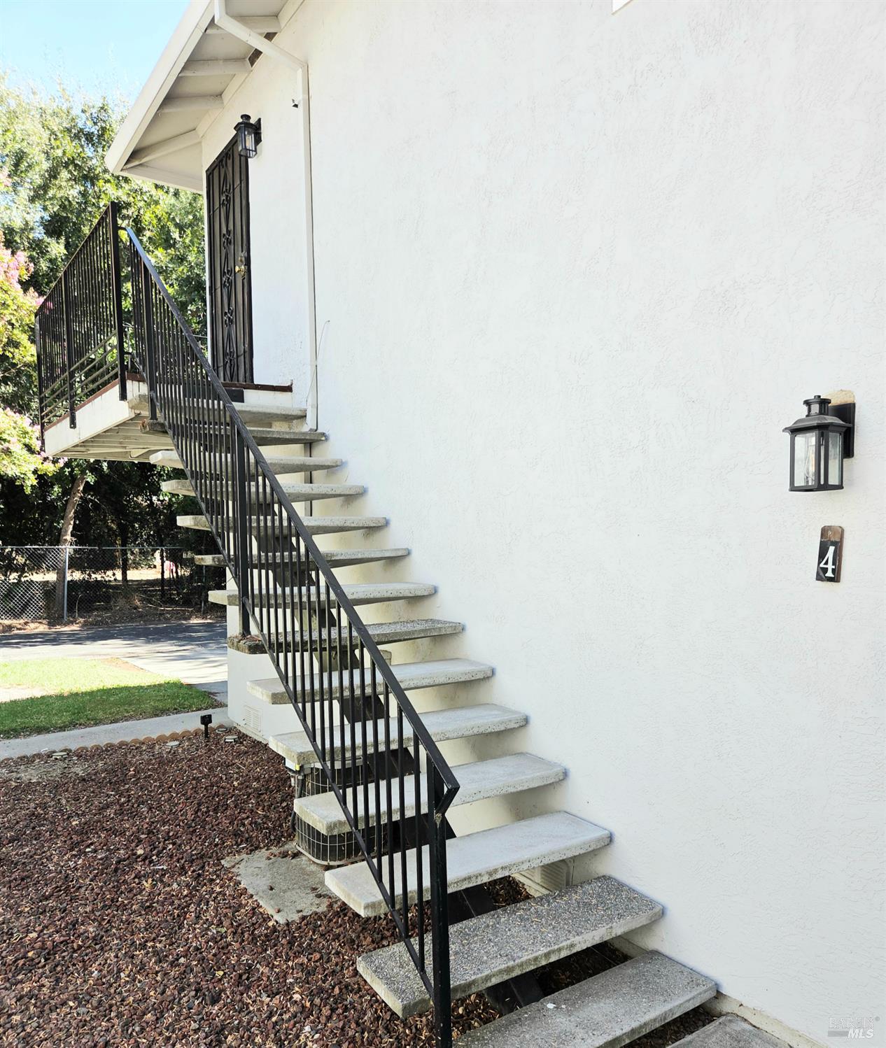 Detail Gallery Image 4 of 24 For 140 Del Rio Ct #4,  Vacaville,  CA 95687 - 3 Beds | 1 Baths