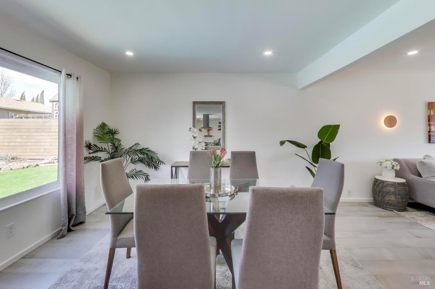 Detail Gallery Image 9 of 39 For 1210 Humphrey Dr, Suisun City,  CA 94585 - 4 Beds | 2/1 Baths