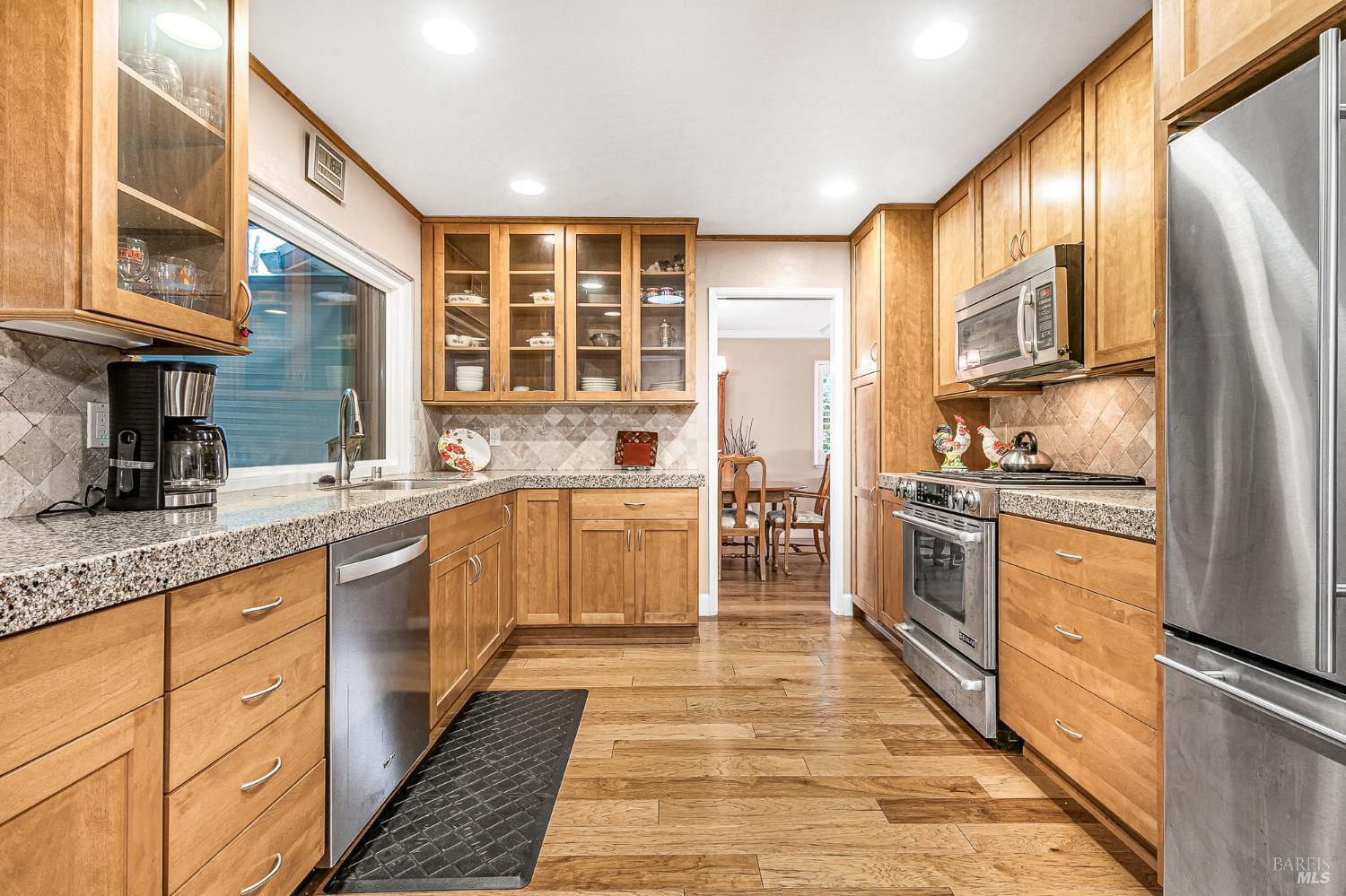 Detail Gallery Image 15 of 39 For 46 Autumn Leaf Dr, Santa Rosa,  CA 95409 - 2 Beds | 2 Baths