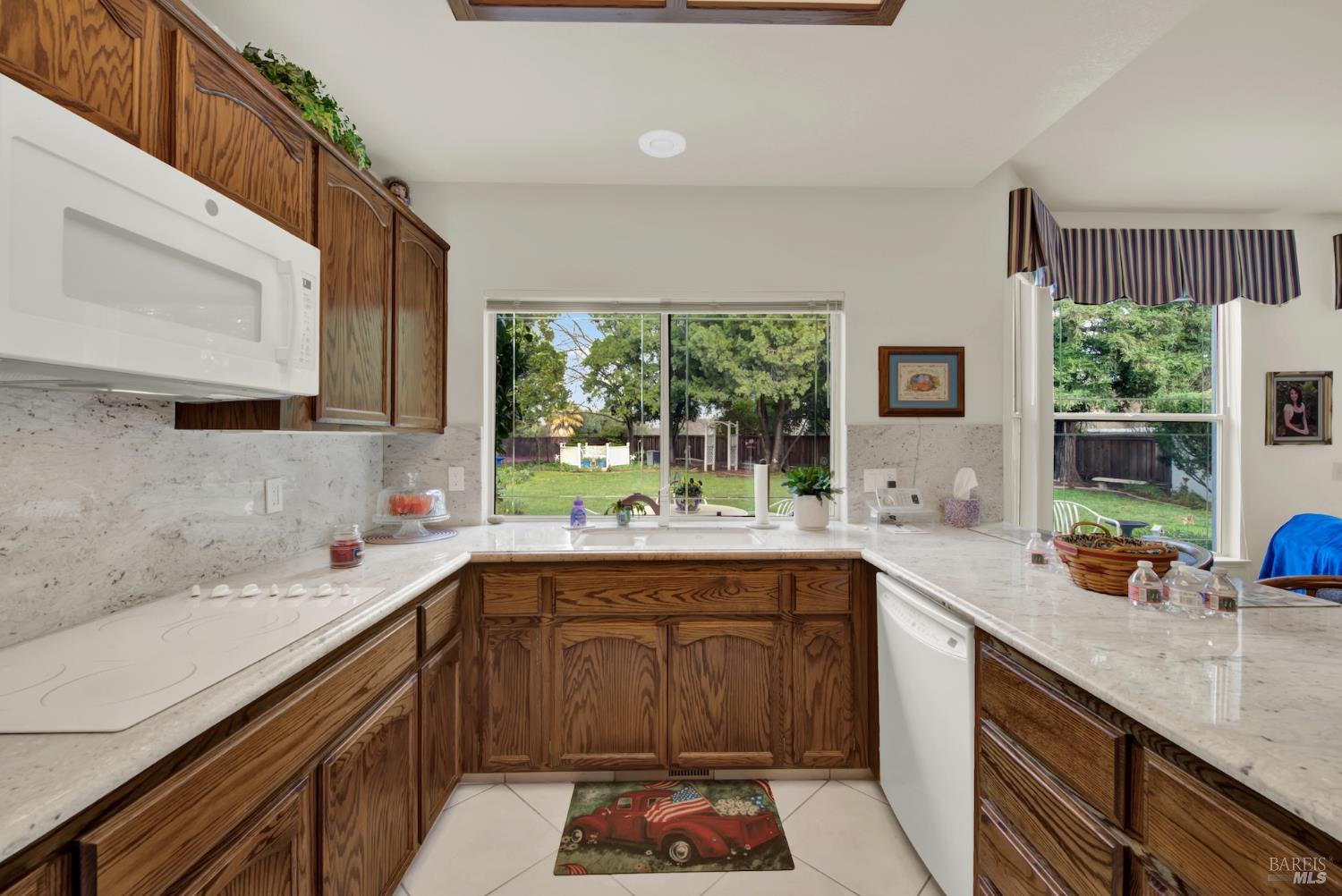 Detail Gallery Image 18 of 61 For 325 Fieldstone Ct, Vacaville,  CA 95687 - 5 Beds | 3 Baths