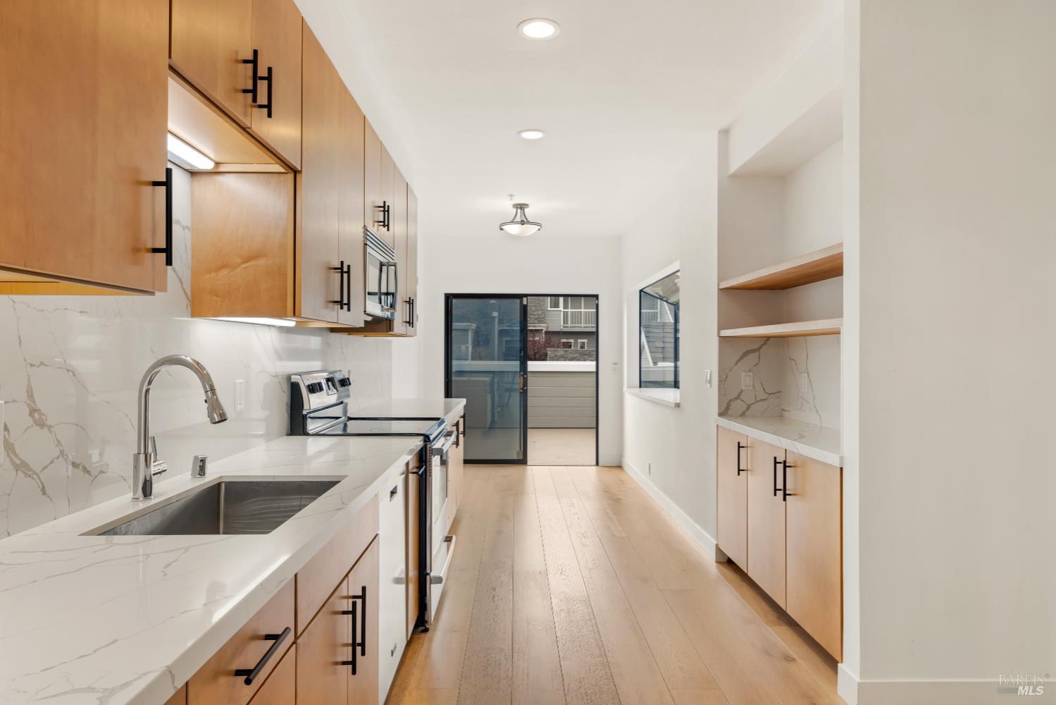 Detail Gallery Image 11 of 42 For 6033 Shelter Bay Ave, Mill Valley,  CA 94941 - 2 Beds | 2/1 Baths