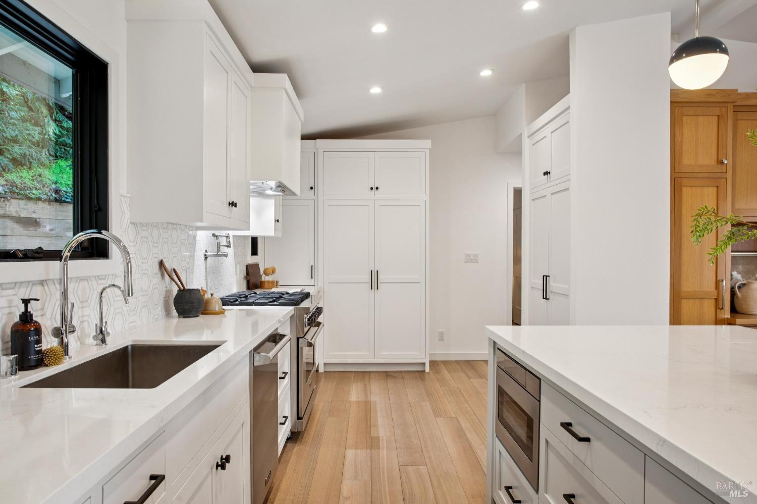 Detail Gallery Image 10 of 36 For 602 Chapman Dr, Corte Madera,  CA 94925 - 4 Beds | 3 Baths