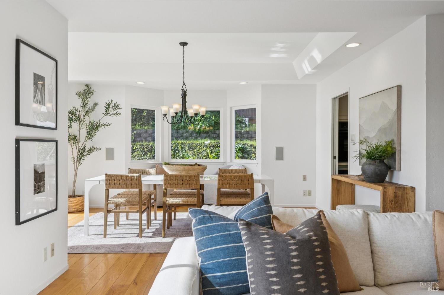 Detail Gallery Image 11 of 67 For 3 Longfellow Rd, Mill Valley,  CA 94941 - 4 Beds | 3 Baths