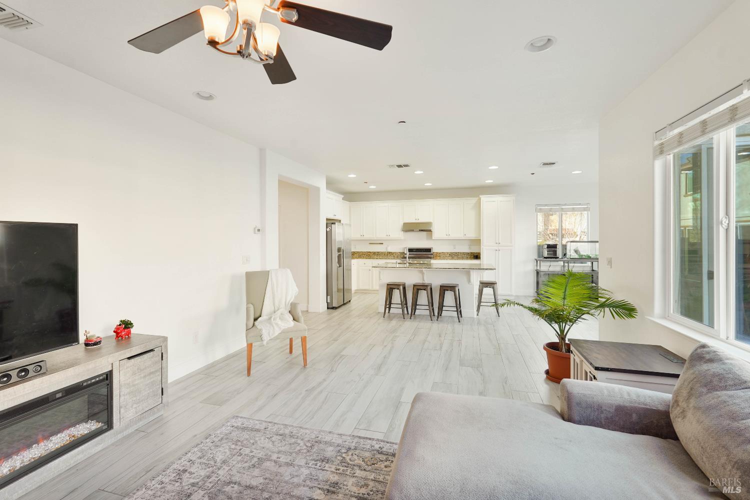 Detail Gallery Image 15 of 77 For 1205 Cornell Ct, Dixon,  CA 95620 - 4 Beds | 3 Baths