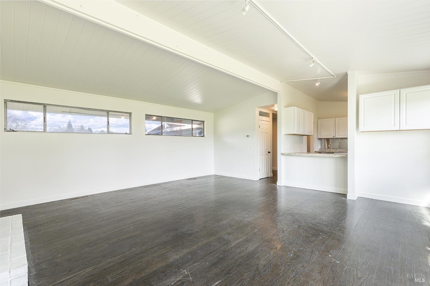 Detail Gallery Image 10 of 36 For 1150 Sobre Vista Rd, Sonoma,  CA 95476 - 2 Beds | 1/1 Baths