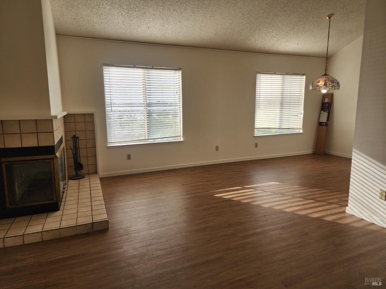 Detail Gallery Image 4 of 18 For 102 Ohio St, Vallejo,  CA 94590 - 2 Beds | 1 Baths