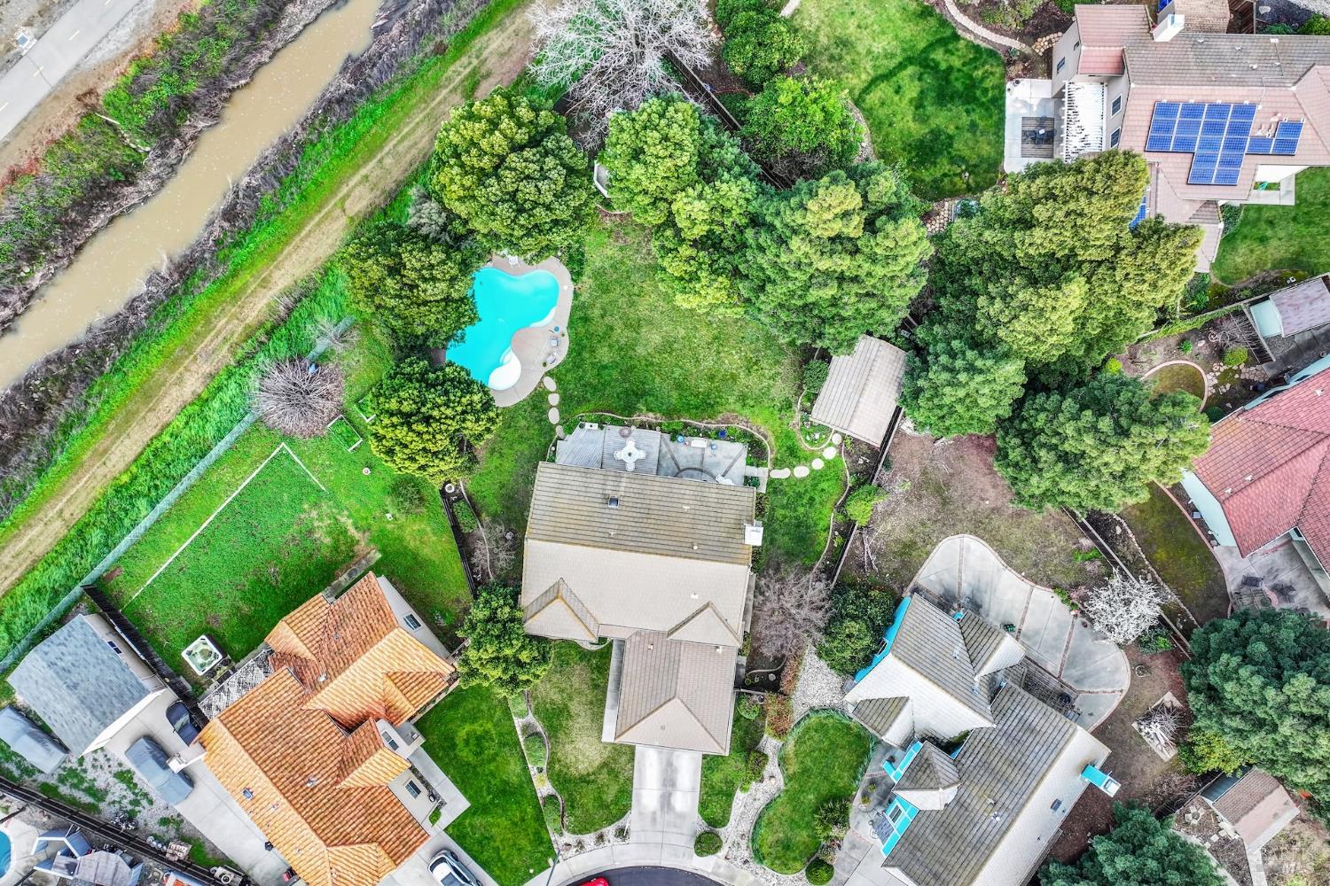 Detail Gallery Image 2 of 61 For 325 Fieldstone Ct, Vacaville,  CA 95687 - 5 Beds | 3 Baths