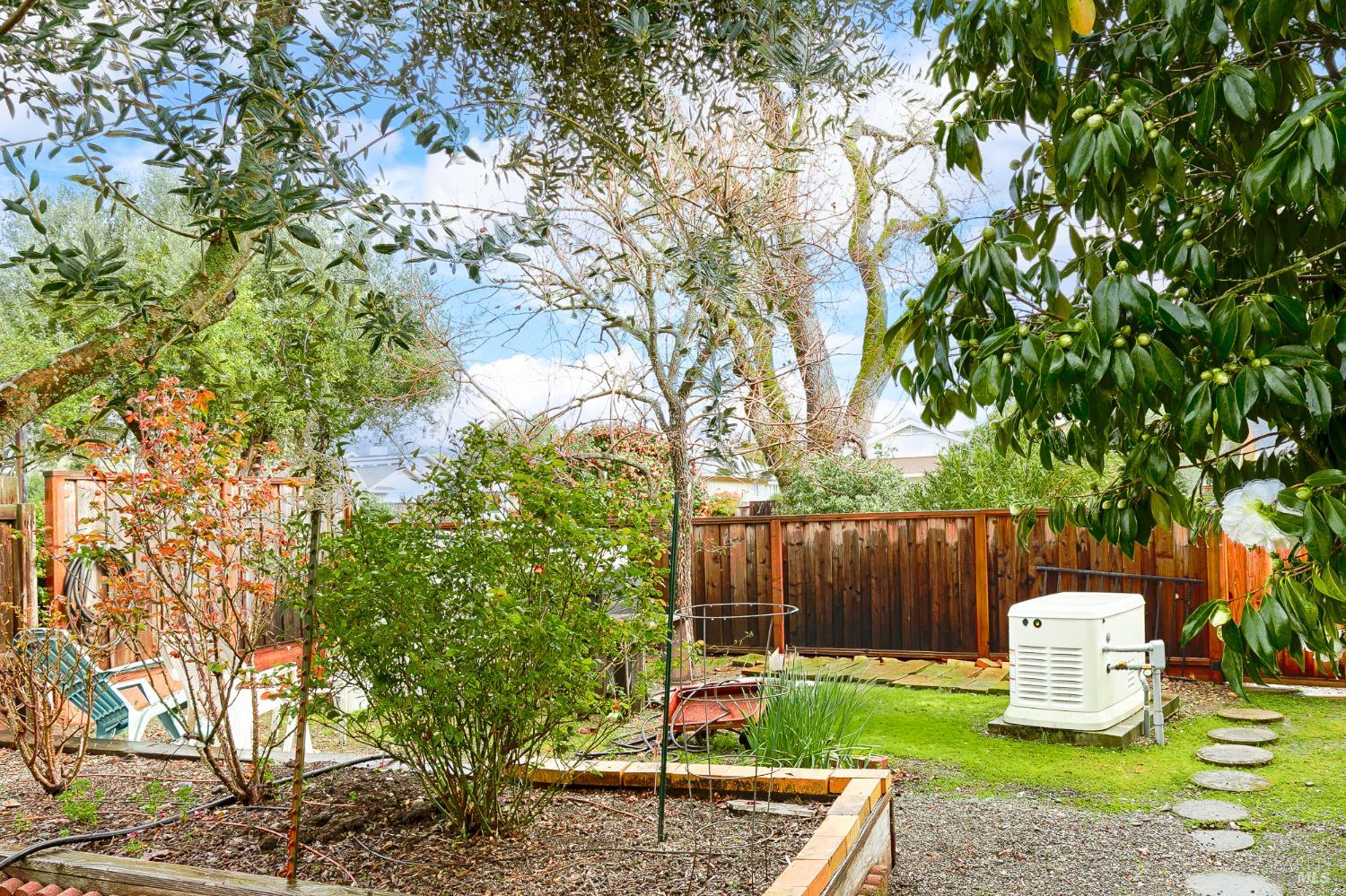 Detail Gallery Image 37 of 39 For 46 Autumn Leaf Dr, Santa Rosa,  CA 95409 - 2 Beds | 2 Baths