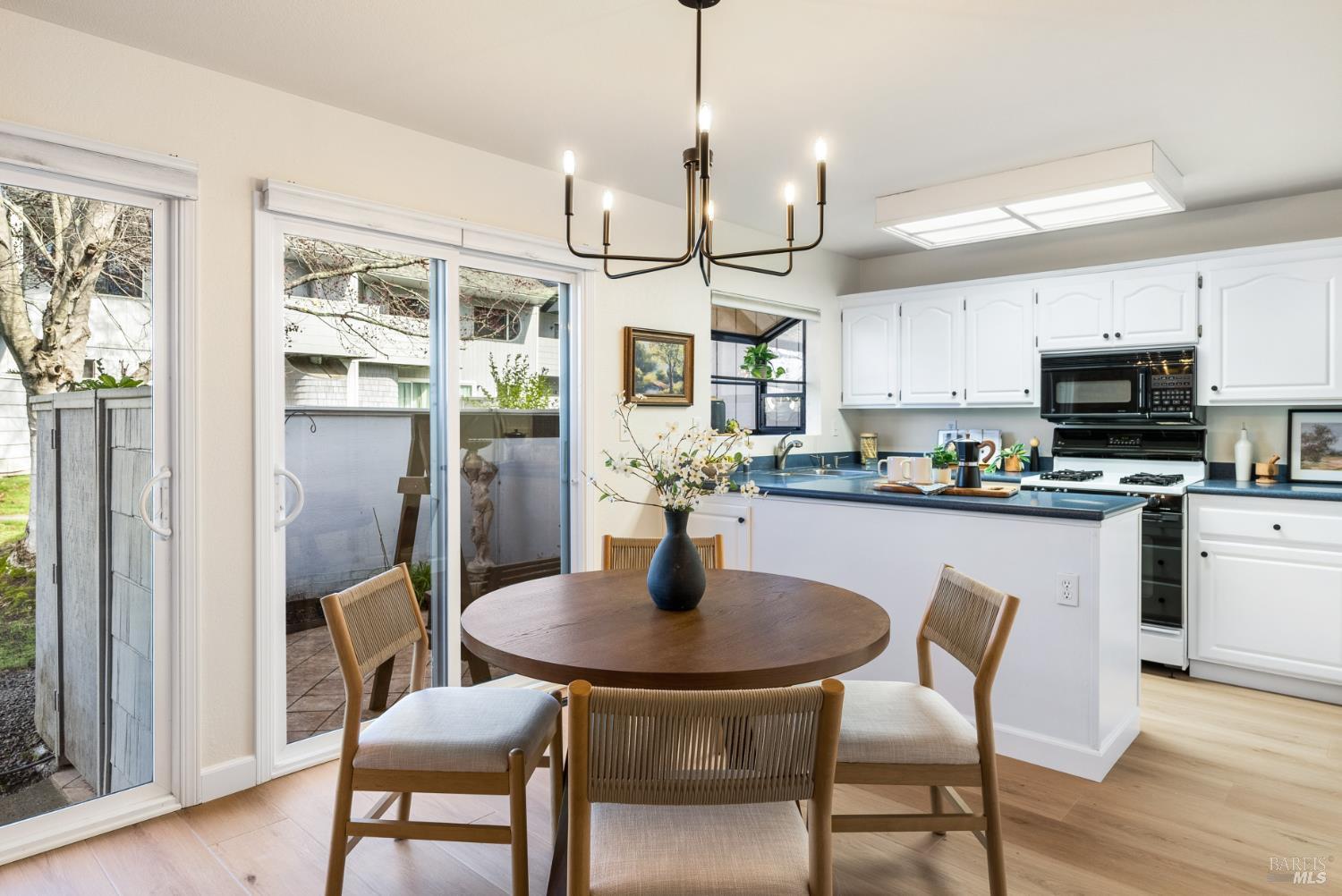 Detail Gallery Image 9 of 36 For 2791 Mcbride Ln #139,  Santa Rosa,  CA 95403 - 3 Beds | 2/1 Baths