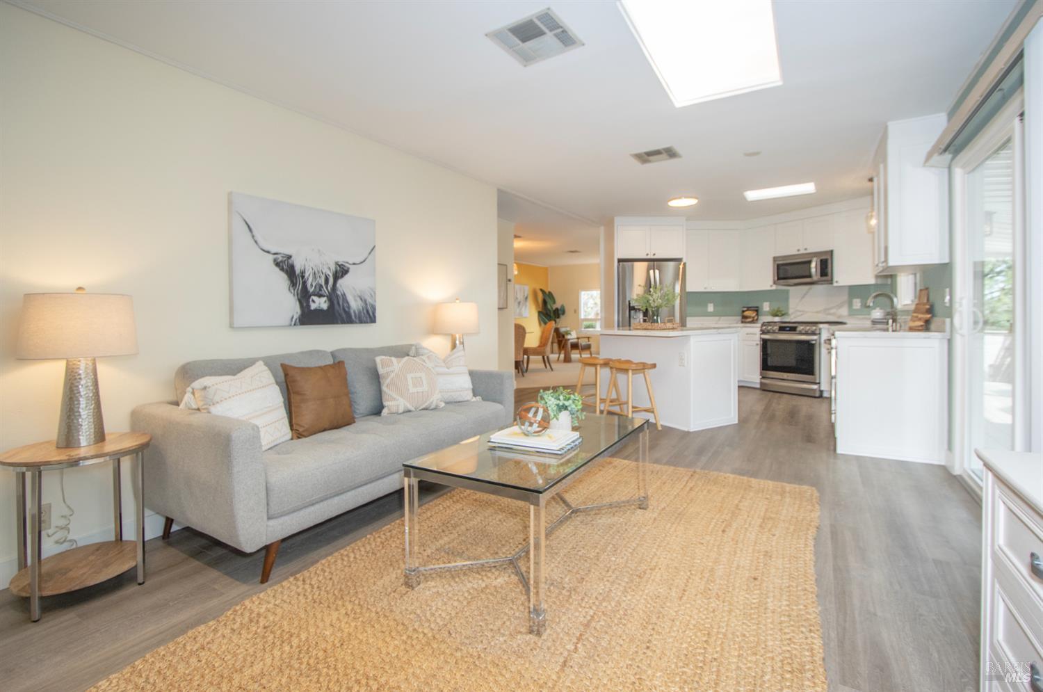 Detail Gallery Image 8 of 29 For 9 Fallen Leaf Way, Novato,  CA 94949 - 2 Beds | 2 Baths