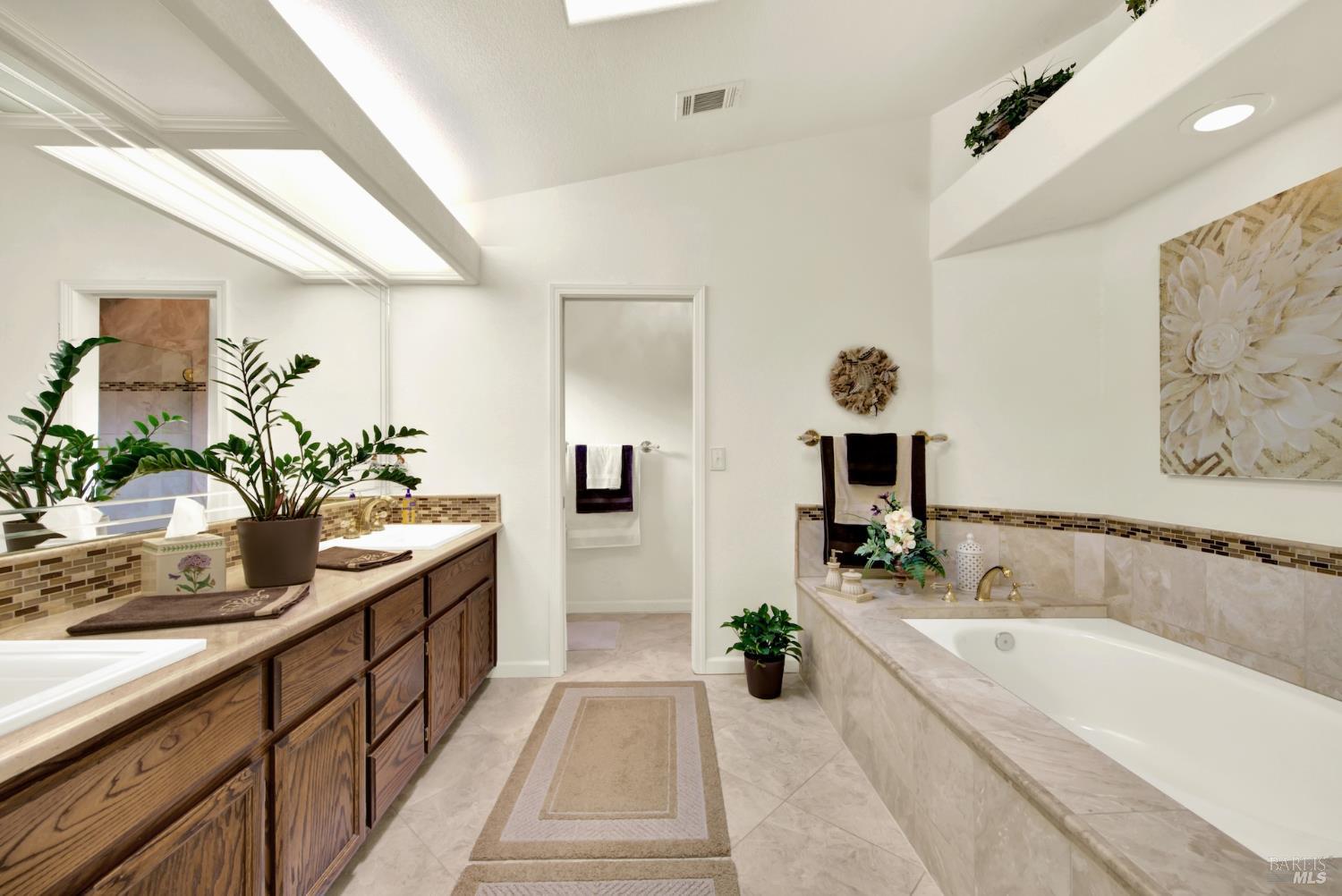 Detail Gallery Image 34 of 61 For 325 Fieldstone Ct, Vacaville,  CA 95687 - 5 Beds | 3 Baths