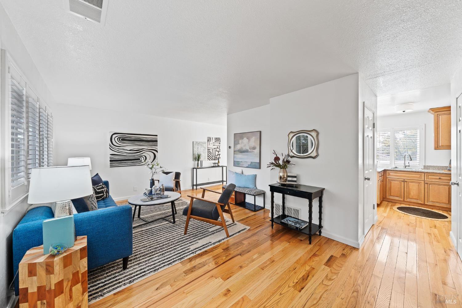 Detail Gallery Image 3 of 24 For 138 Warwick Dr #77,  Benicia,  CA 94510 - 3 Beds | 1/1 Baths