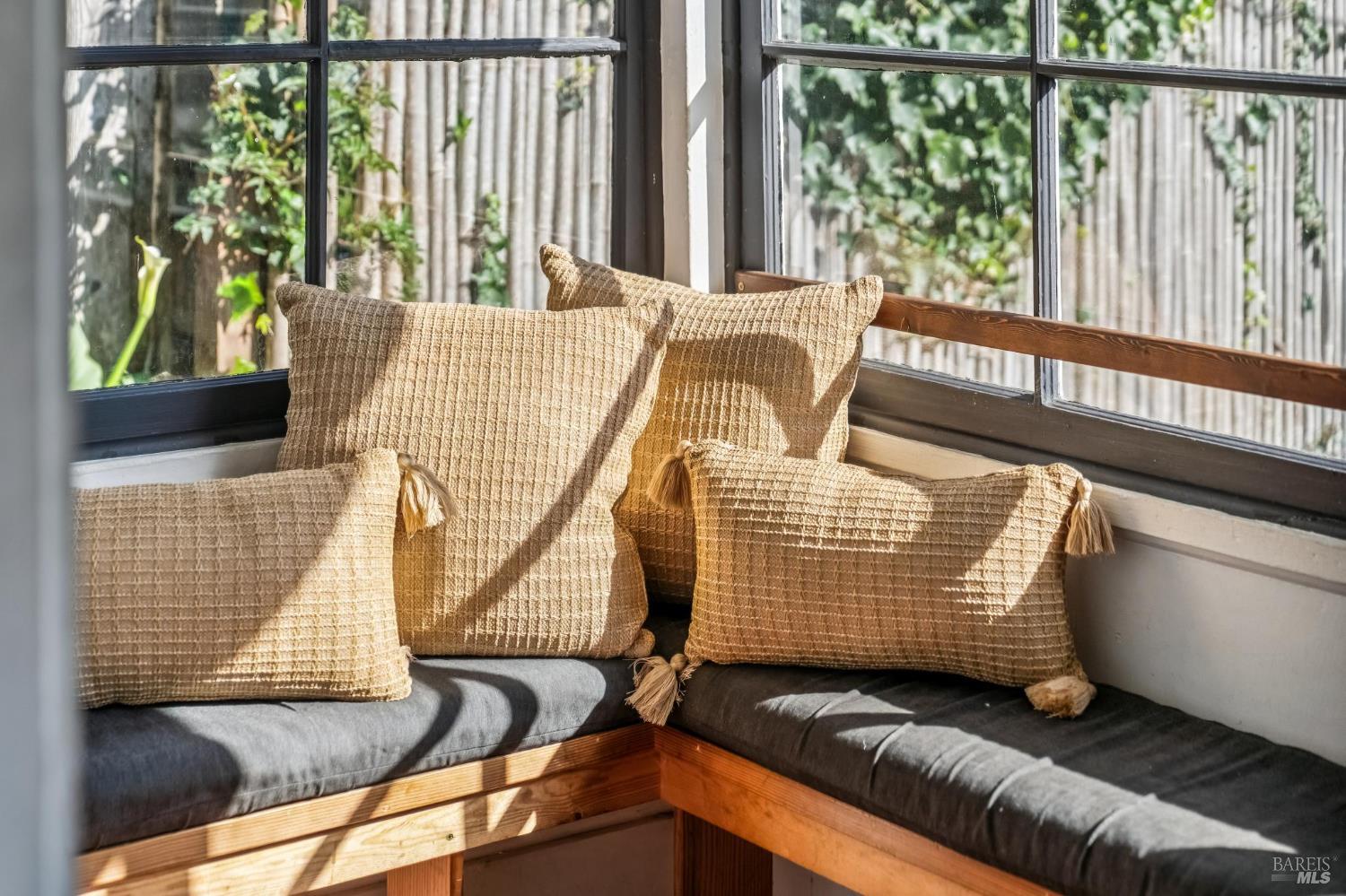 Detail Gallery Image 17 of 47 For 11 Wharf Rd, Bolinas,  CA 94924 - 2 Beds | 2/1 Baths