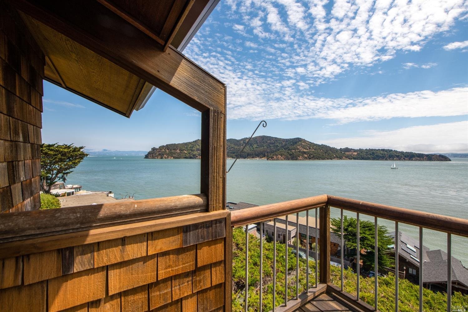 Detail Gallery Image 11 of 33 For 24 Linda Vista Ave, Tiburon,  CA 94920 - 2 Beds | 2/1 Baths