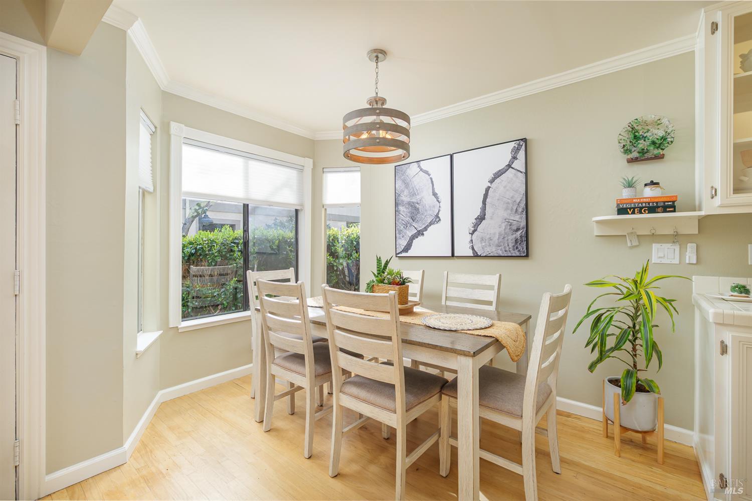 Detail Gallery Image 5 of 30 For 305 Silvio Ln, Novato,  CA 94947 - 2 Beds | 1 Baths