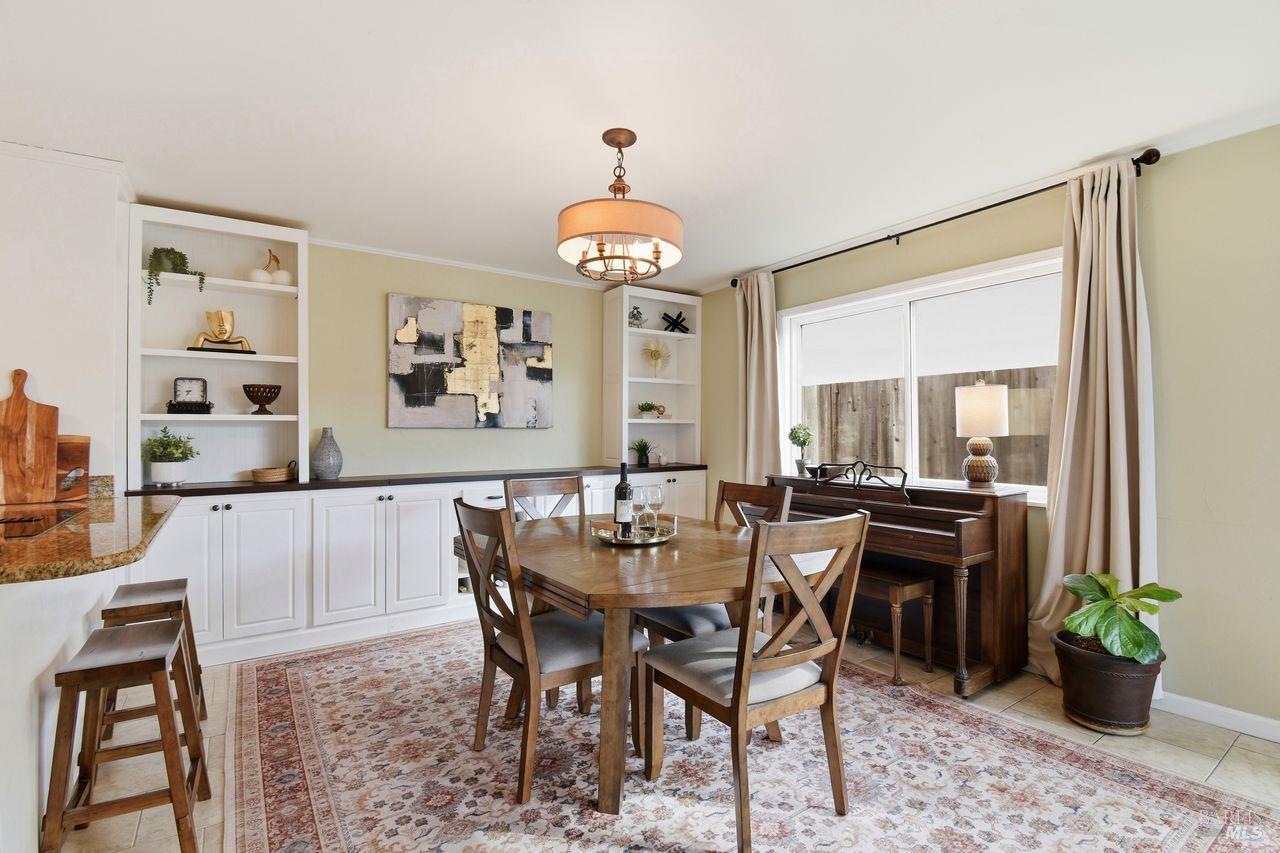 Detail Gallery Image 12 of 37 For 2323 Olympia Dr, Santa Rosa,  CA 95405 - 4 Beds | 2 Baths