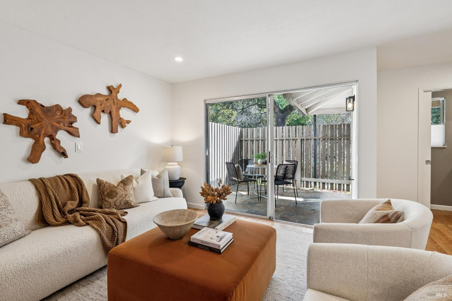 Detail Gallery Image 3 of 28 For 24 Roundtree Blvd, San Rafael,  CA 94903 - 2 Beds | 1/1 Baths