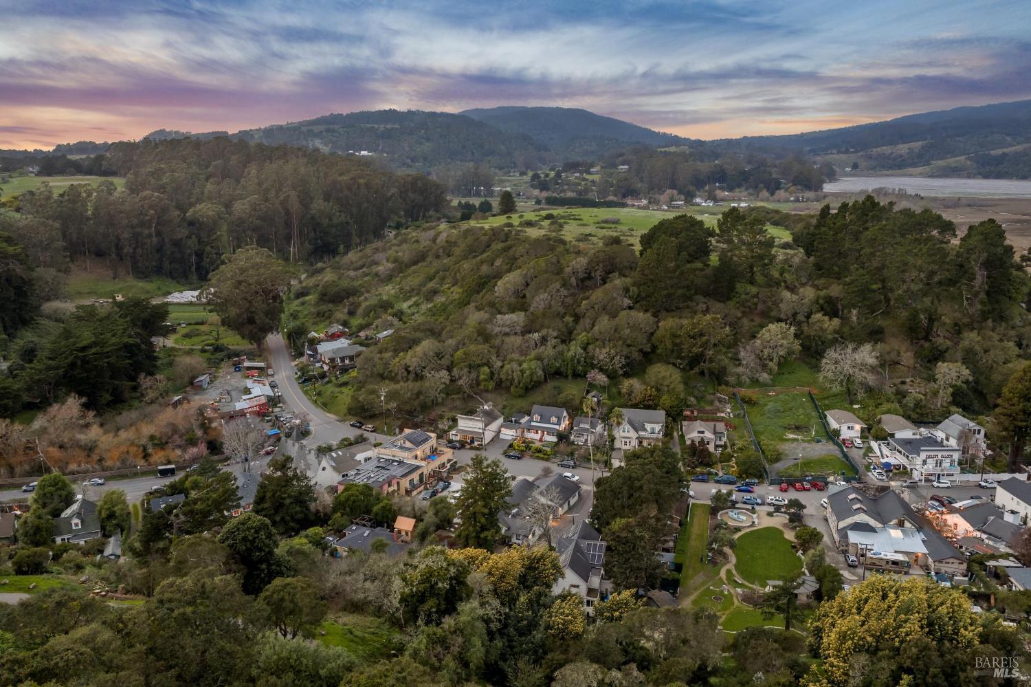 Detail Gallery Image 46 of 47 For 11 Wharf Rd, Bolinas,  CA 94924 - 2 Beds | 2/1 Baths