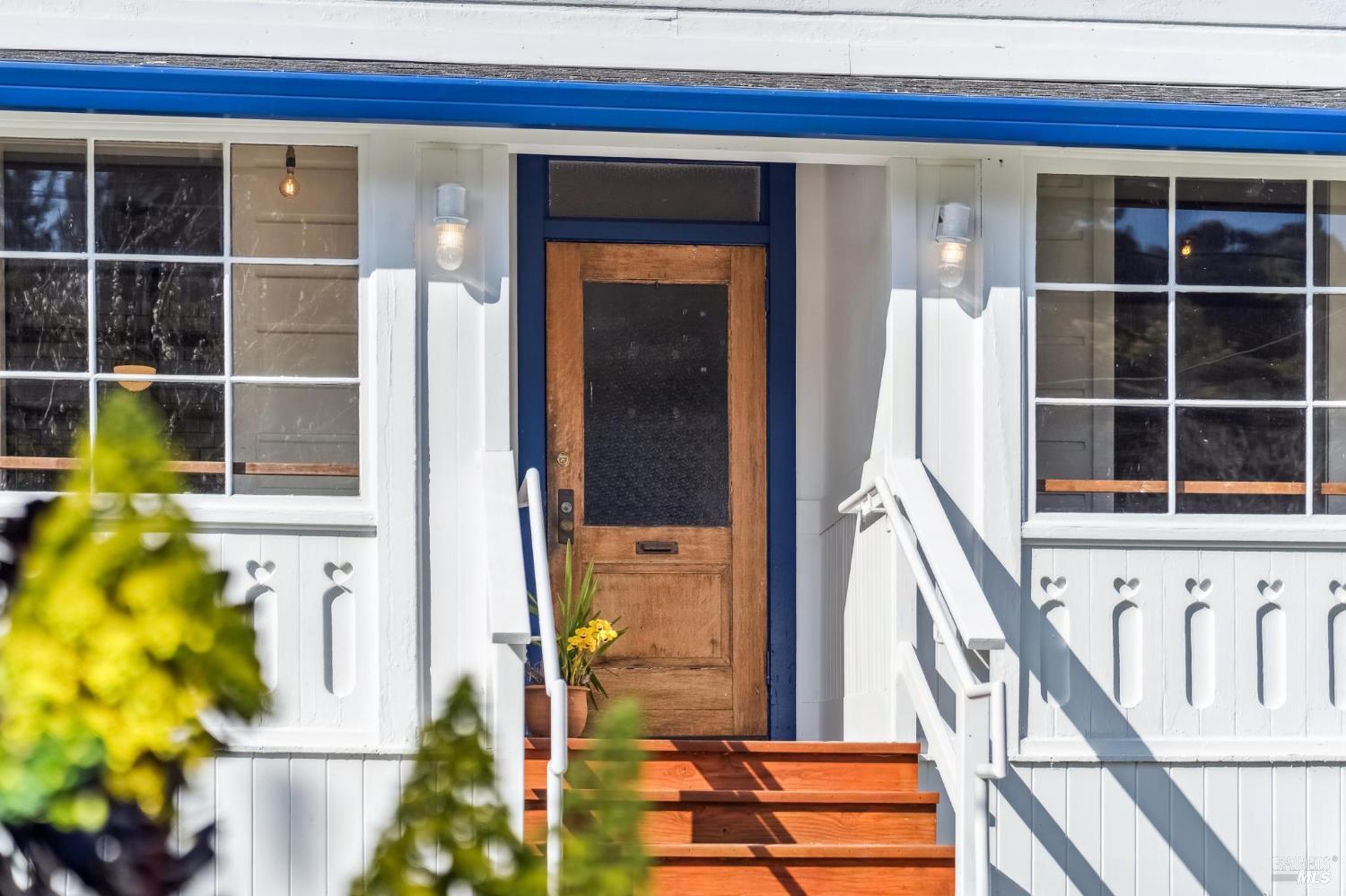 Detail Gallery Image 4 of 47 For 11 Wharf Rd, Bolinas,  CA 94924 - 2 Beds | 2/1 Baths