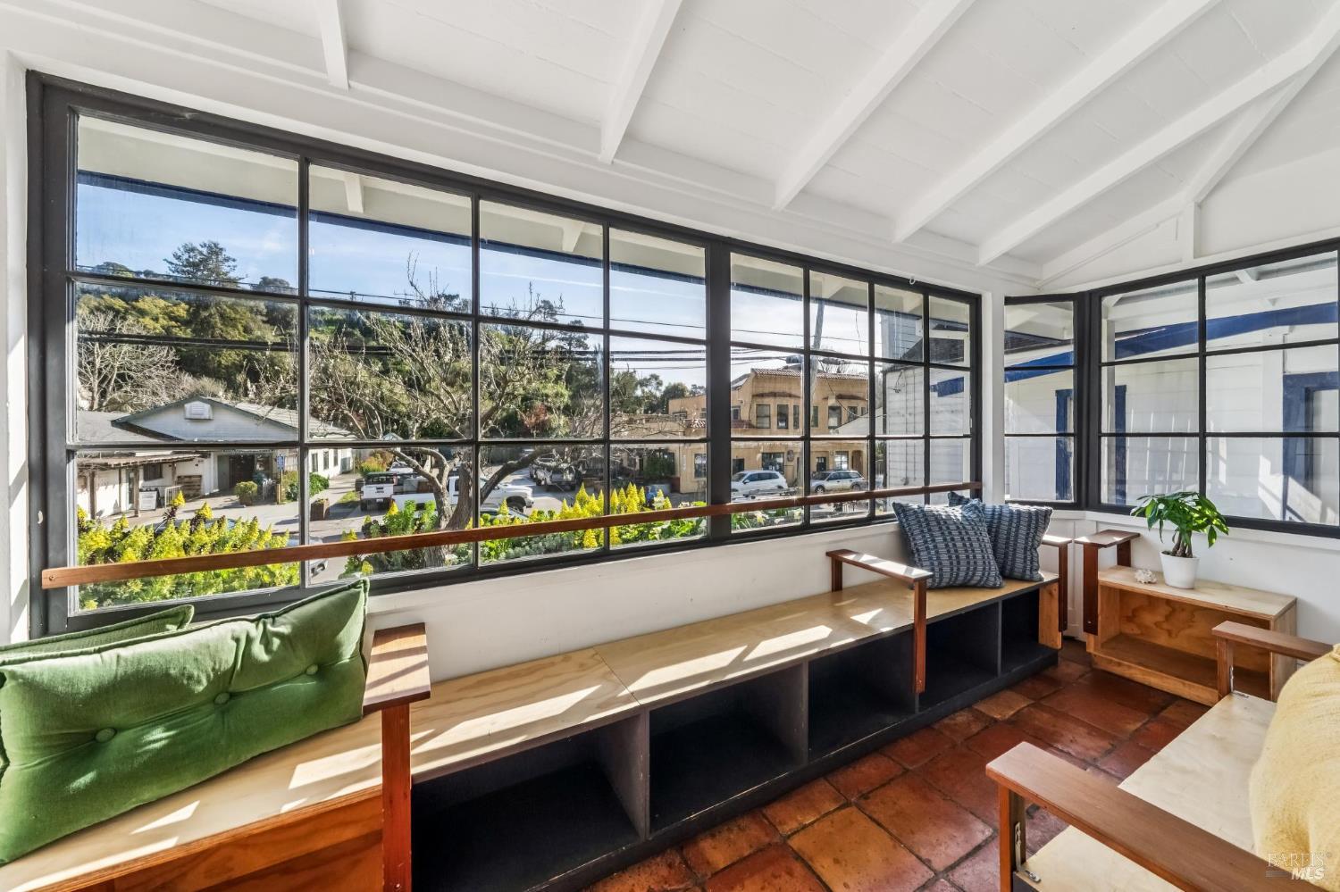 Detail Gallery Image 14 of 47 For 11 Wharf Rd, Bolinas,  CA 94924 - 2 Beds | 2/1 Baths