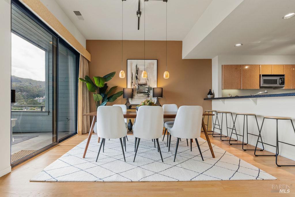 Detail Gallery Image 7 of 48 For 91 Stanford Way, Sausalito,  CA 94965 - 2 Beds | 2/1 Baths