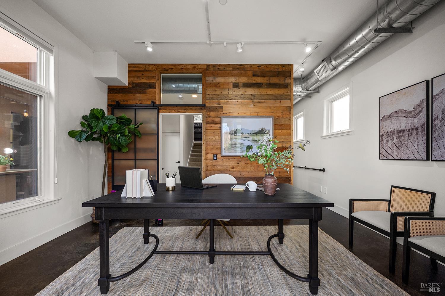 Detail Gallery Image 10 of 56 For 105 G St, Petaluma,  CA 94952 - 3 Beds | 3 Baths