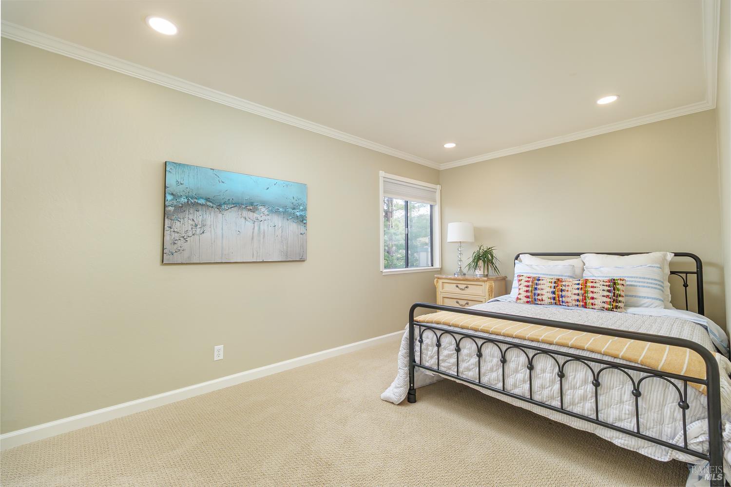 Detail Gallery Image 16 of 30 For 305 Silvio Ln, Novato,  CA 94947 - 2 Beds | 1 Baths