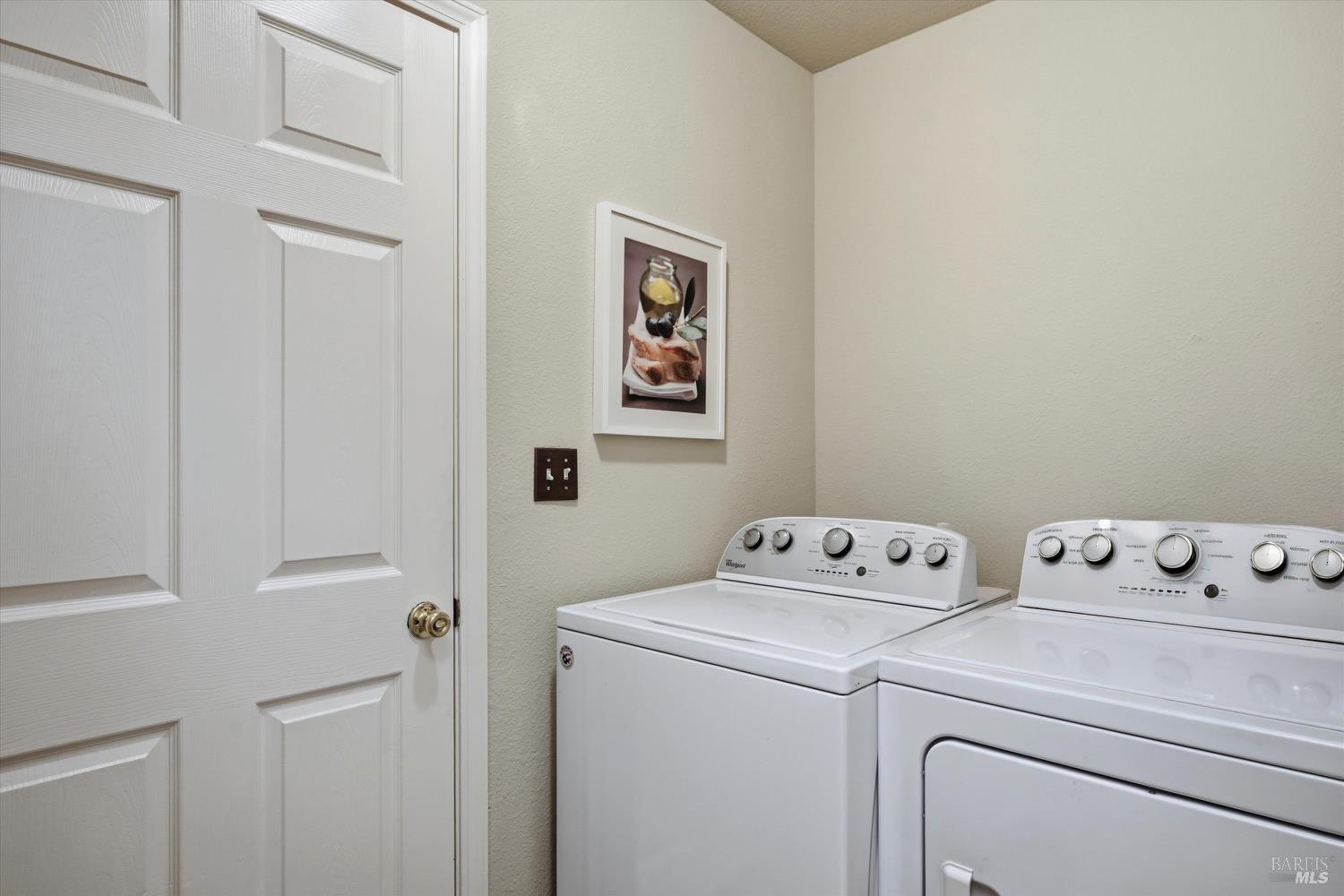 Detail Gallery Image 17 of 27 For 19072 Hidden Valley Rd, Hidden Valley Lake,  CA 95467 - 3 Beds | 2 Baths