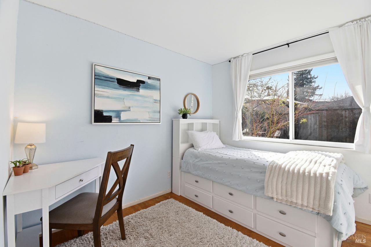 Detail Gallery Image 19 of 37 For 2323 Olympia Dr, Santa Rosa,  CA 95405 - 4 Beds | 2 Baths