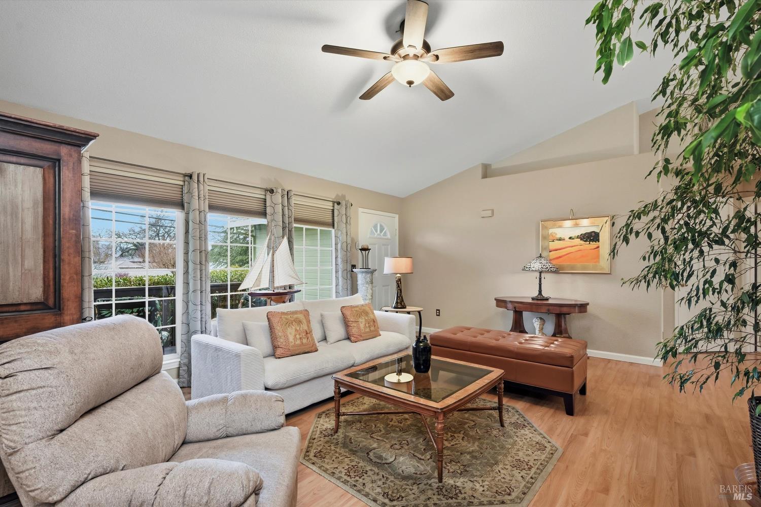 Detail Gallery Image 5 of 27 For 19072 Hidden Valley Rd, Hidden Valley Lake,  CA 95467 - 3 Beds | 2 Baths